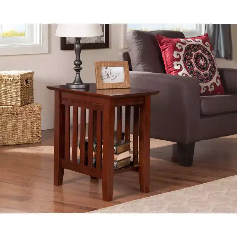 Mesa auxiliar rectangular de madera marrón con estante fijo para 1