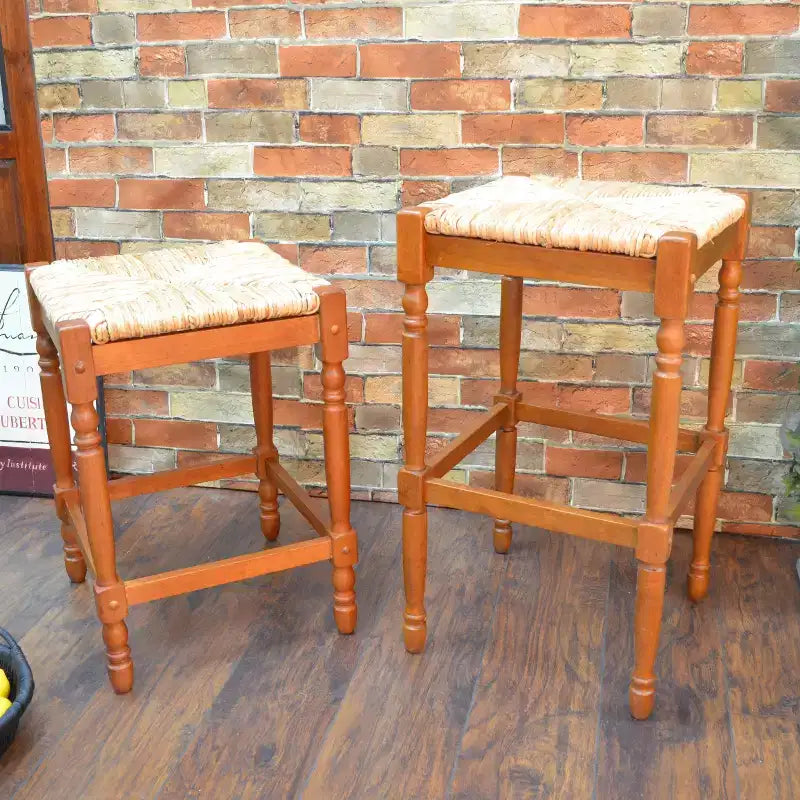 Taburete de bar de madera sin respaldo de 29.25" — Negro / Blanco leche claro / Marrón / Gris envejecido / Nogal / Espresso — Asientos 1