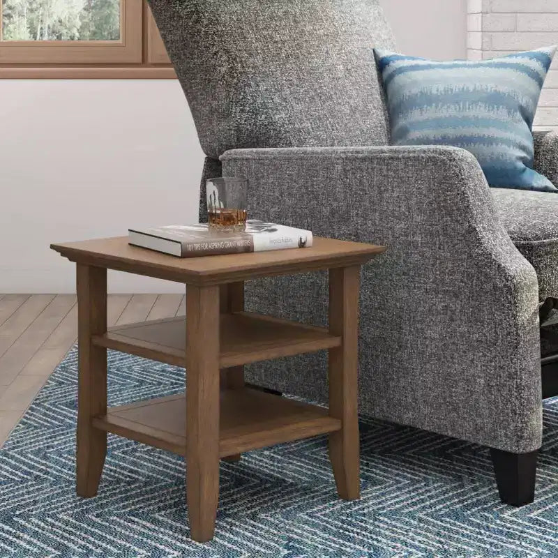 Mesa auxiliar rectangular de 19" con estante – Gris rústico / Negro / Gris desgastado / Marrón rústico / Brunette / Dorado claro / Nogal – 1 pieza