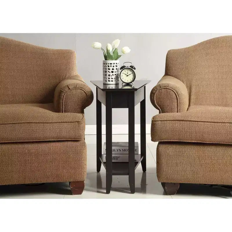 Cerezo / Negro / Espresso / Blanco / Madera flotante — Mesa auxiliar triangular en cuña con estante, 1 persona