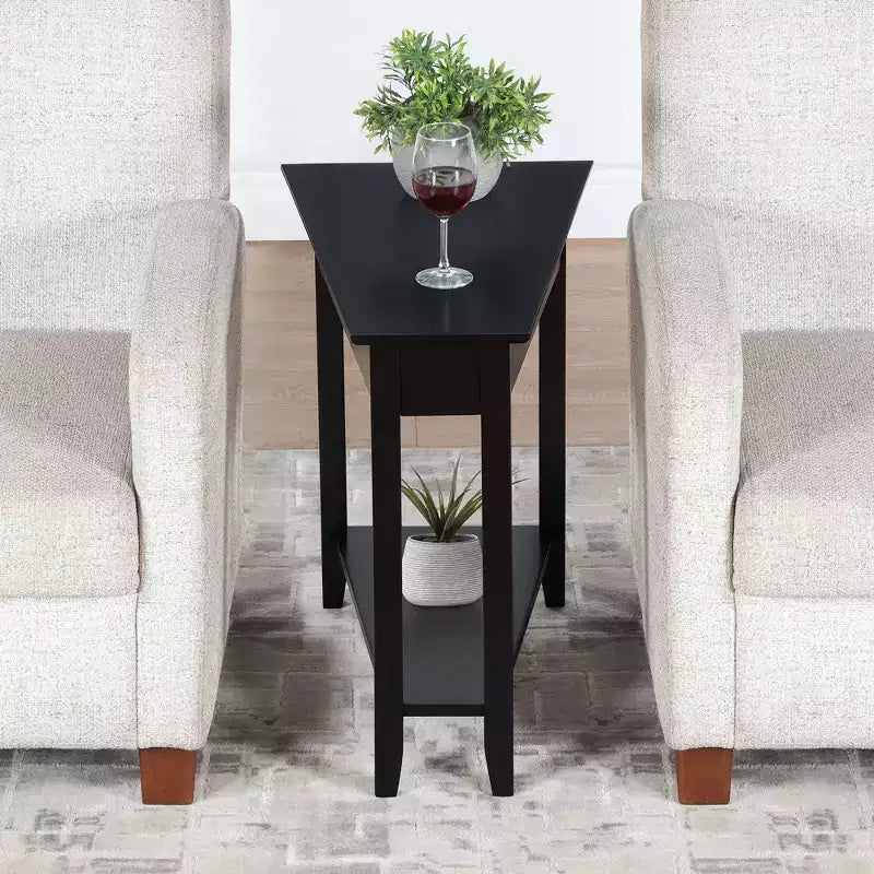 Cerezo / Negro / Espresso / Blanco / Madera flotante — Mesa auxiliar triangular en cuña con estante, 1 persona