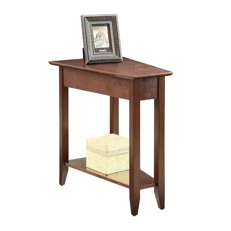 Cerezo / Negro / Espresso / Blanco / Madera flotante — Mesa auxiliar triangular en cuña con estante, 1 persona